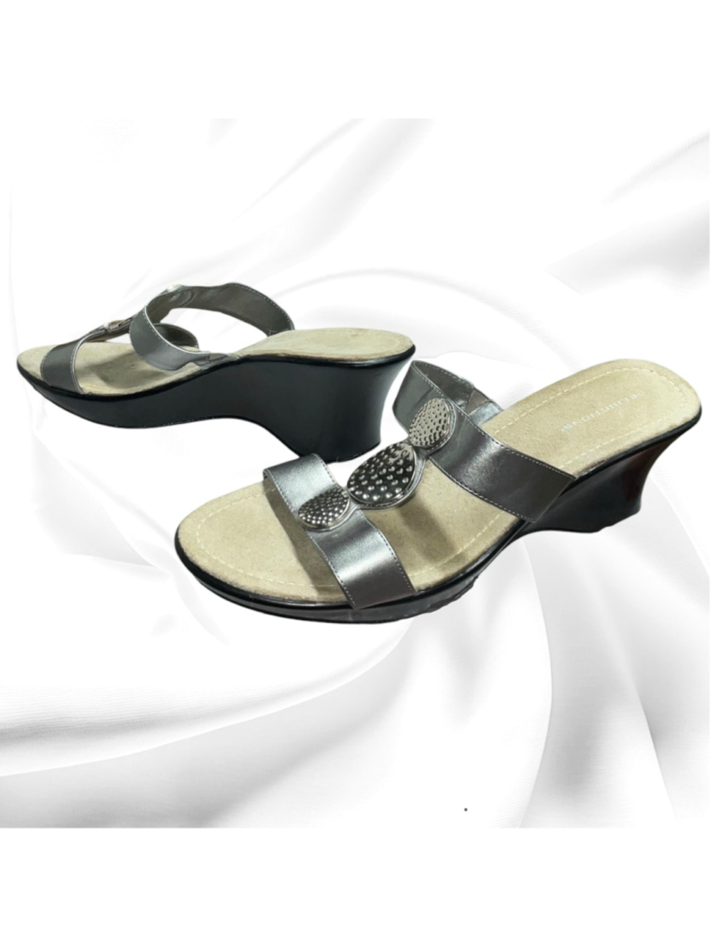 Predictions Silver Metallic Hammered Disc Wedge Slide Sandals Open Toe Women 11